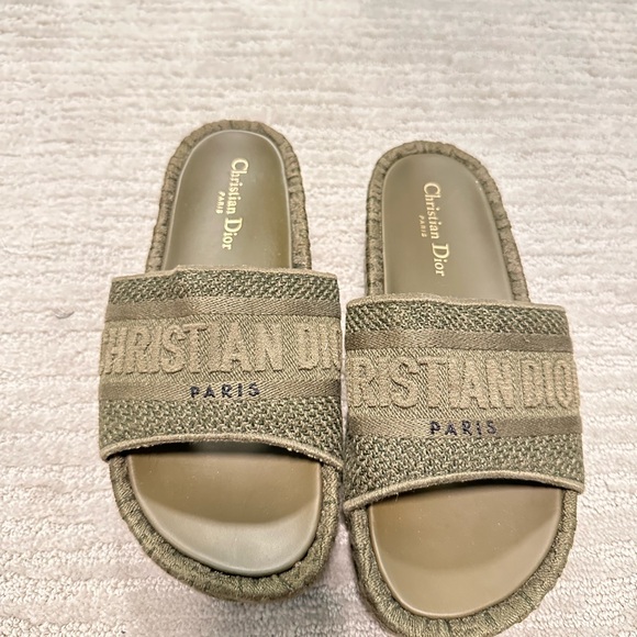 Dior Olive Slides - Picture 1 of 4